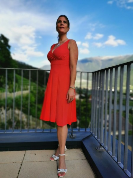 Flygirl Kleid mit V-Ausschnitt vorne und hinten