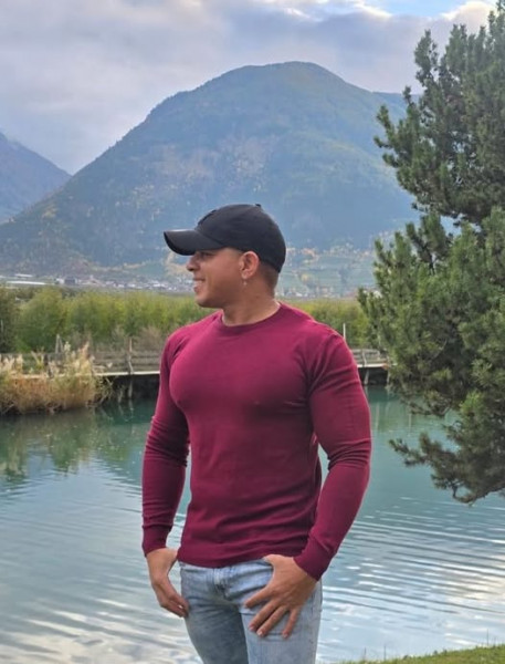 Miguell Bharross Pullover