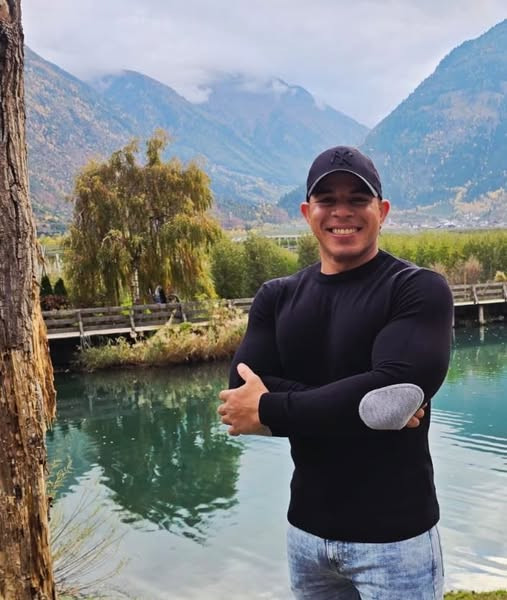 Miguell Bharross Pullover mit Ellenbogen Patch